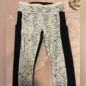 Lululemon full length patterned leggings SIZE 6